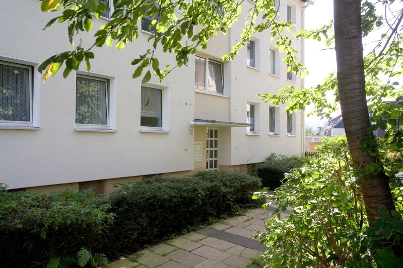 Erdgeschoss-Wohnung in grüner Lage mit Balkon - Photo 2