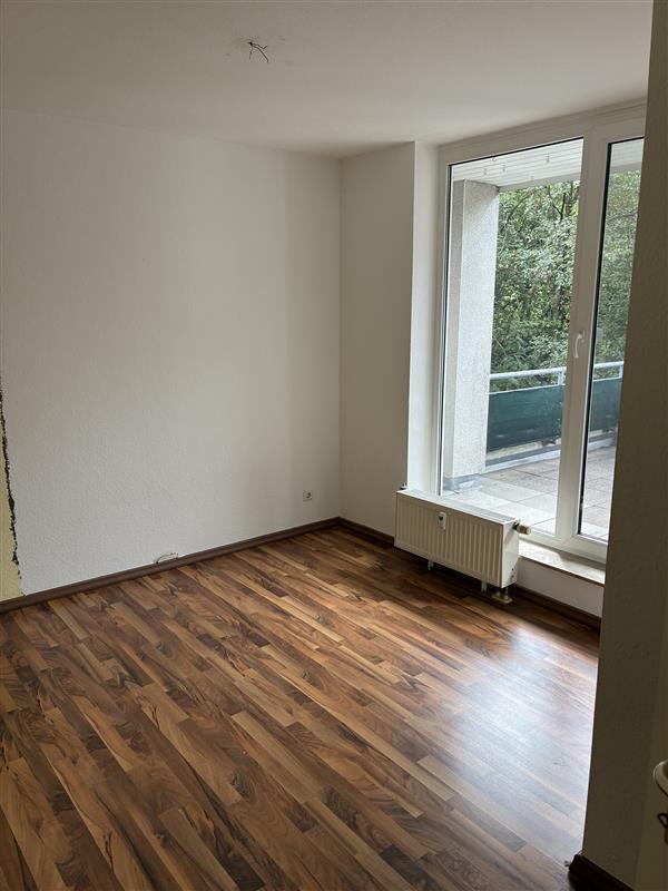 3 Zimmer Wohnung mit großem Balkon und Ausblick ins Grüne - Photo 1