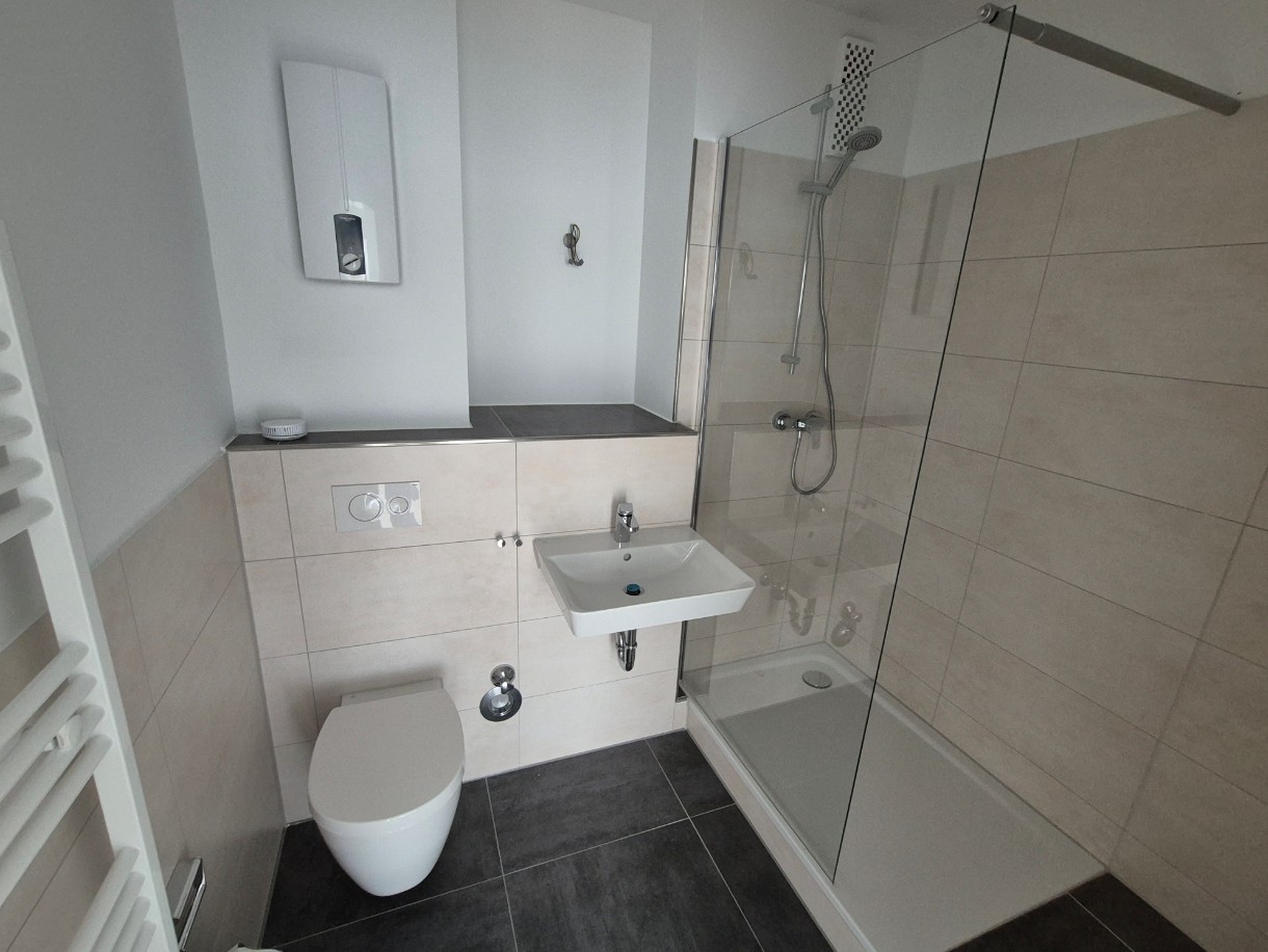 Traumhafter Weitblick und modernisierte 2-Zimmerwohnung dazu. - Photo 2