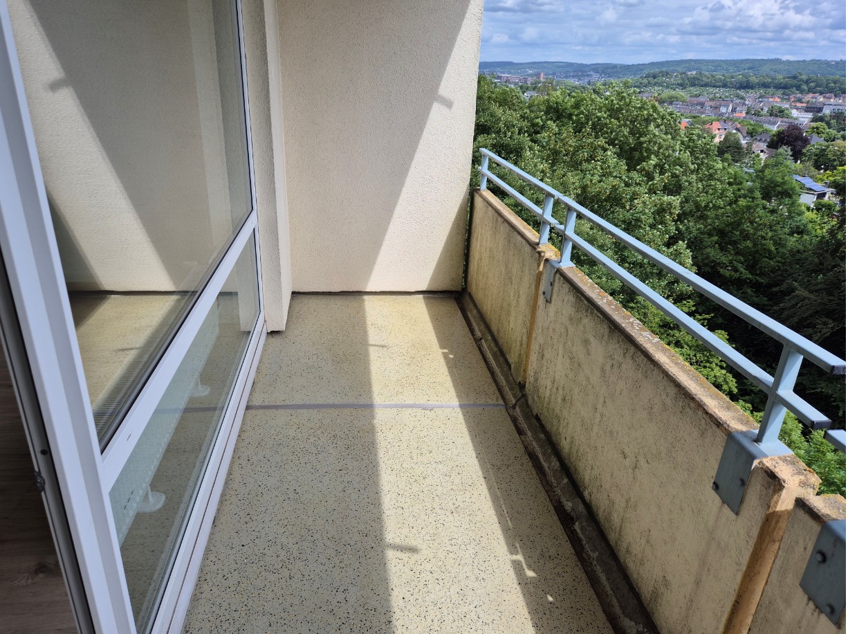 Traumhafter Weitblick und modernisierte 2-Zimmerwohnung dazu. - Photo 3